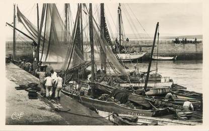 / CPSM FRANCE 29 "Douarnenez, arrivée des bateaux de pêche"