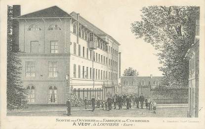 / CPA FRANCE 27 "Louviers, sortie des ouvriers de la fabrique de courroies"