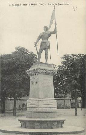 / CPA FRANCE 18 "Mehun sur Yèvre, statue de Jeanne d'Arc"