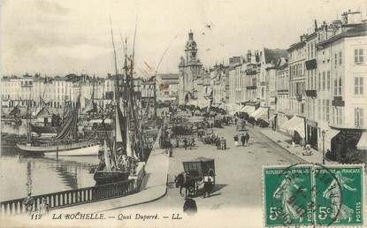 / CPA FRANCE 17 "La Rochelle, quai Duperré"