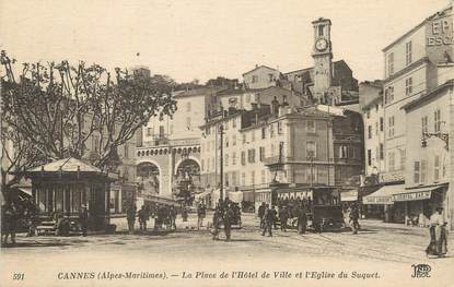 / CPA FRANCE 06 "Cannes, la place de l'hôtel de ville et l'église du Suquet"