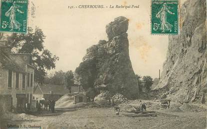 / CPA FRANCE 50 "Cherbourg, la roche qui pend"