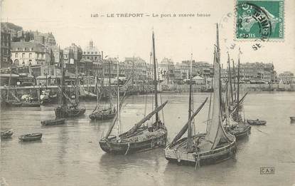 / CPA FRANCE 76 "Le Tréport, le port à marée basse"