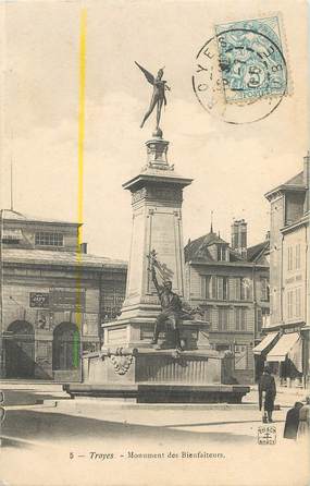 / CPA FRANCE 10 "Troyes, monument des Bienfaiteurs"