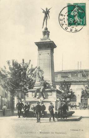 / CPA FRANCE 10 "Troyes, monument des bienfaiteurs "