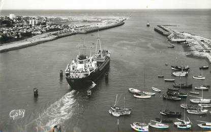 / CPSM FRANCE 14 "Ouistreham Riva Bella, entrée du port"