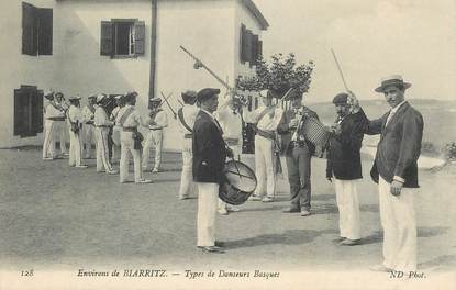 CPA FRANCE 64 "Types de danseurs basques" / FOLKLORE 