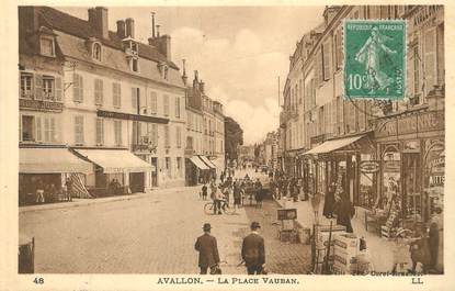 / CPA FRANCE 89 "Avallon, la place Vauban"