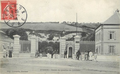 / CPA FRANCE 27 "Evreux, entrée du quartier de cavalerie"