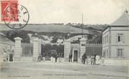 27 Eure / CPA FRANCE 27 "Evreux, entrée du quartier de cavalerie"