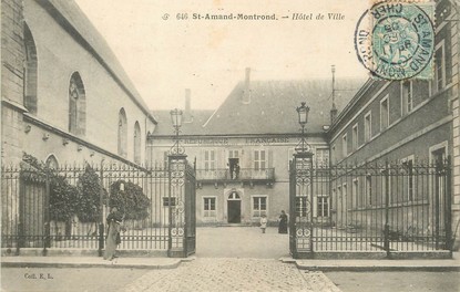 / CPA FRANCE 18 "Saint Amand Montrond, hôtel de ville"