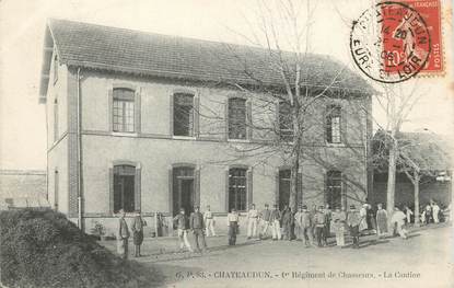 / CPA FRANCE 28 "Chateaudun, 1ère régiment des chasseurs, la cantine"