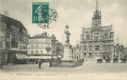 / CPA FRANCE 60 "Compiègne, place de l'hôtel de ville"