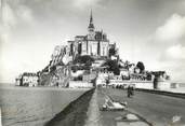 50 Manche / CPSM FRANCE 50 "Le Mont Saint Michel, vue prise de la digue" / SCOOTER