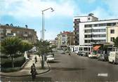 59 Nord / CPSM FRANCE 59 "Valenciennes, rue du Quesnoy et le square J Billet"
