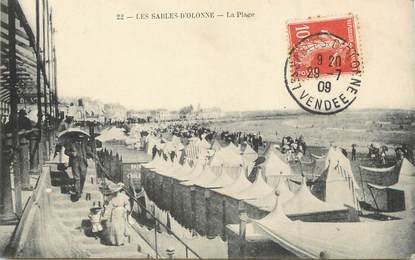 / CPA FRANCE 85 "Sables d'Olonne, la plage"