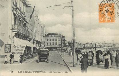 / CPA FRANCE 85 "Sables d'Olonne, le Remblai"