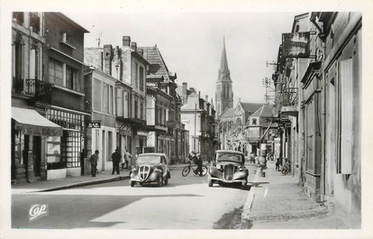 / CPSM FRANCE 24 "Bergerac, la rue d'Alsace Lorraine et la cathédrale" / AUTOMOBILE