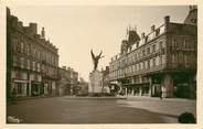 24 Dordogne / CPSM FRANCE 24 "Bergerac, rue Mounet Sully et monument aux morts"