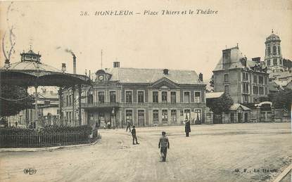 / CPA FRANCE 14 "Honfleur, place Thiers et le Théâtre"