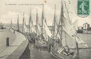 14 Calvado / CPA FRANCE 14 "Honfleur, la jetée, station des barques de pêche"