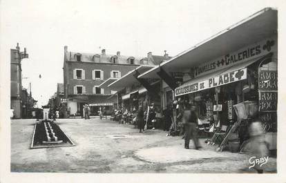 / CPSM FRANCE 14 "Luc sur Mer, les magasins"