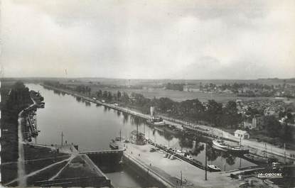 / CPSM FRANCE 14 "Ouistreham Riva Bella, vue du canal aux écluses"