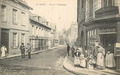 CPA FRANCE 76 "Yvetot, rue de la République, Epicerie C. DUFRESNE"