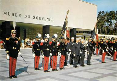 / CPSM FRANCE 56 "Saint Cyr Coëtquidan, les drapeaux des écoles"