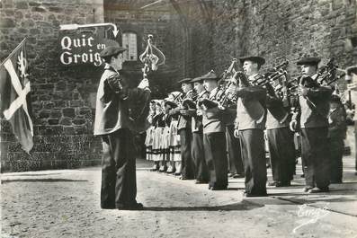 / CPSM FRANCE 35 "Saint Malo" / GROUPE FOLKLORIQUE