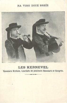 / CPA FRANCE 29 "Les Kernevel, sonneurs bretons"