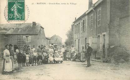 CPA FRANCE 54 "Matton, Grande rue, sortie du village"