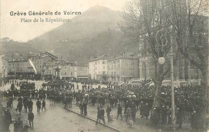 CPA FRANCE 38 "Grève générale de Voiron, place de la République"