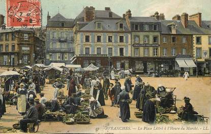 CPA FRANCE 50 "Avranches, la pLace Littré, jour de marché"