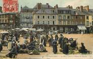 50 Manche CPA FRANCE 50 "Avranches, la pLace Littré, jour de marché"