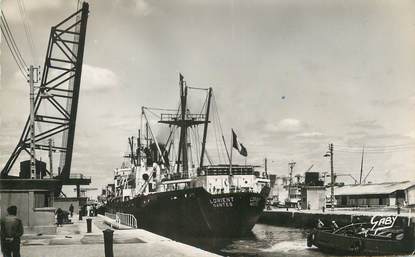 / CPSM FRANCE 44 "Saint Nazaire, l'entrée du Sas avec le Pont Levis de la grande Ecluse" / BATEAU