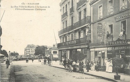 / CPA FRANCE 44 "Saint Nazaire, la rue Ville ès Martin à la hauteur de l'hôtel restaurant Chépedeau"