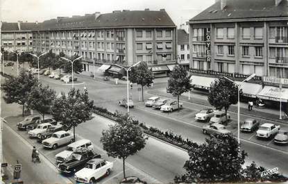 / CPSM FRANCE 44 "Saint Nazaire, capitale de la construction Navale, l'avenue de la république"