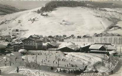 / CPSM FRANCE 74 "Megève, la patinoire, le casino et les champs de neige du Jaillet"