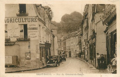 / CPA FRANCE 76 "Saint Saëns, rue du Général De Gaulle"