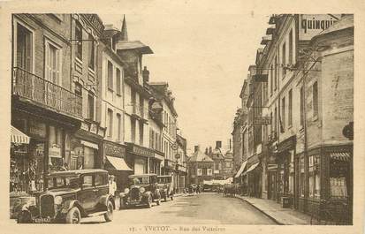 / CPA FRANCE 76 "Yvetot, rue des Victoires" / AUTOMOBILE