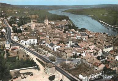 / CPSM FRANCE 71 "Tournus, vue générale aérienne"