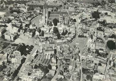 / CPSM FRANCE 60 "Noyon, vue aérienne, la cathédrale"