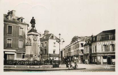 / CPSM FRANCE 76 "Bolbec, la place du Monument"