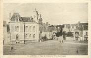 53 Mayenne / CPA FRANCE 53 "Ernée, place de l'hôtel de ville"