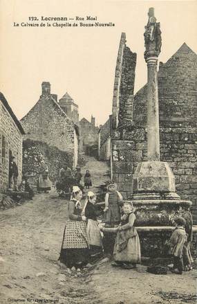 / CPA FRANCE 29 "Locronan, rue Moal" / CROIX CALVAIRE