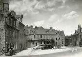 29 Finistere / CPSM FRANCE 29 "Locronan, sur la place, maisons de la renaissance"