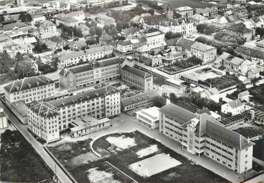 / CPSM FRANCE 74 "Cluses, l'école Nationale d'Horlogerie"