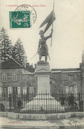 / CPA FRANCE 52 "Langres, statue de Jeanne d'Arc"