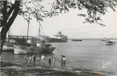 / CPSM FRANCE 17 "Arrivée du bac de Royan à la pointe de Grave"